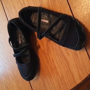 Skechers black relaxed fit bikers size 7